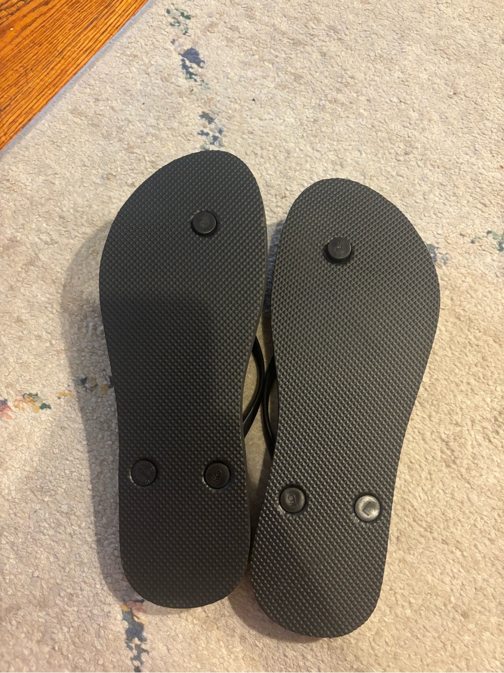 Old Navy Black Slim Strap Flip Flops - Picture 2 of 2